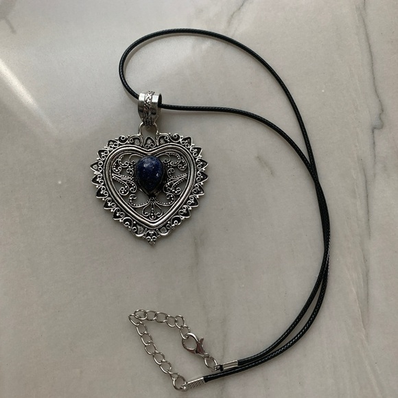 1850 Intricate Silver Heart Necklace with Blue Stone - Picture 1 of 2